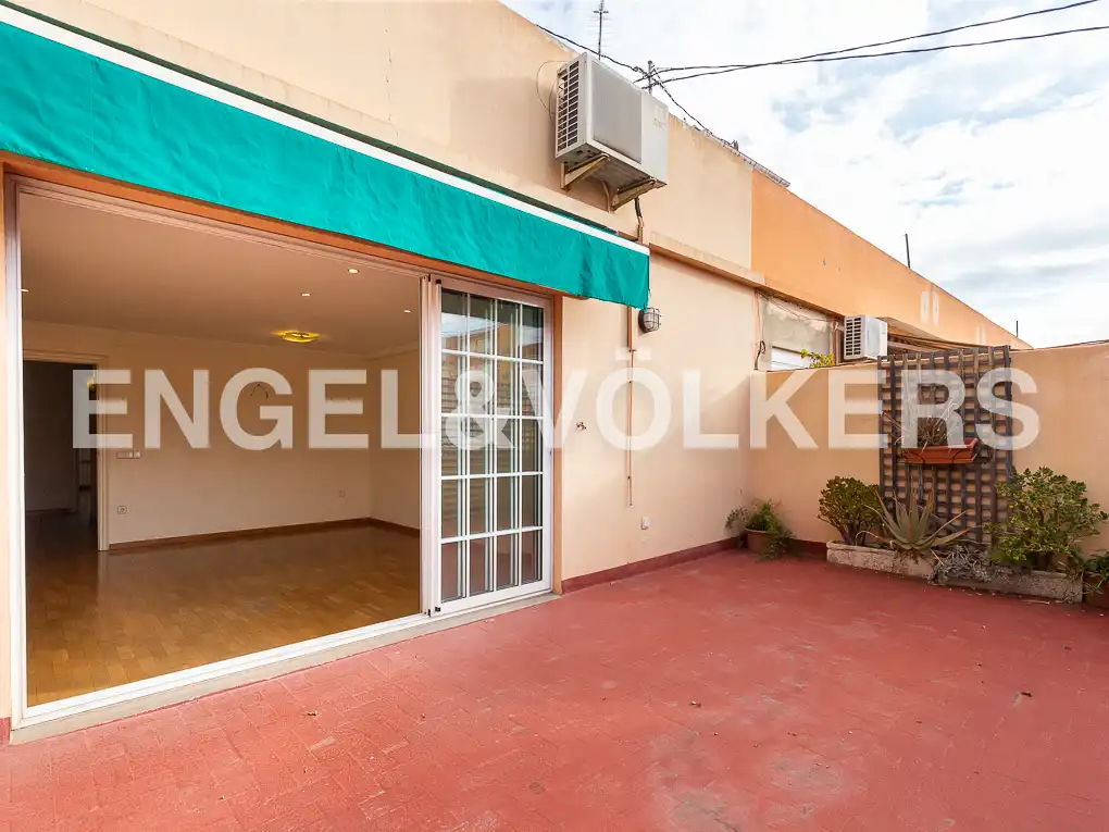 Terrace of Attic for rent in  Valencia Capital  with Air Conditioner, Heating and Parquet flooring