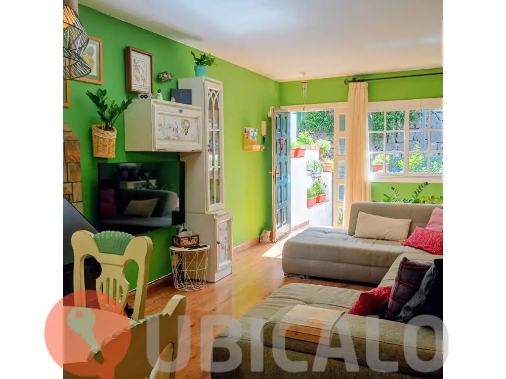 Sala d'estar de Casa adosada en venda en San Cristóbal de la Laguna amb Calefacció, Jardí privat i Terrassa