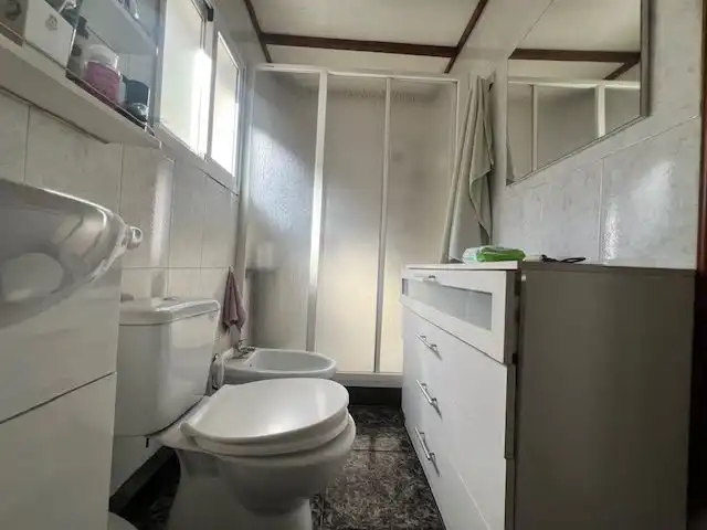 Bany de Casa o xalet en venda en Friol amb Jardí privat, Terrassa i Moblat