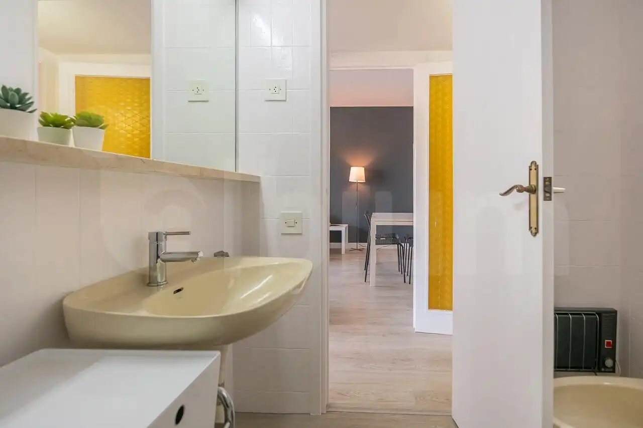 Bathroom of Flat for rent in Barcelona  with Heating, Parquet flooring and Terrace