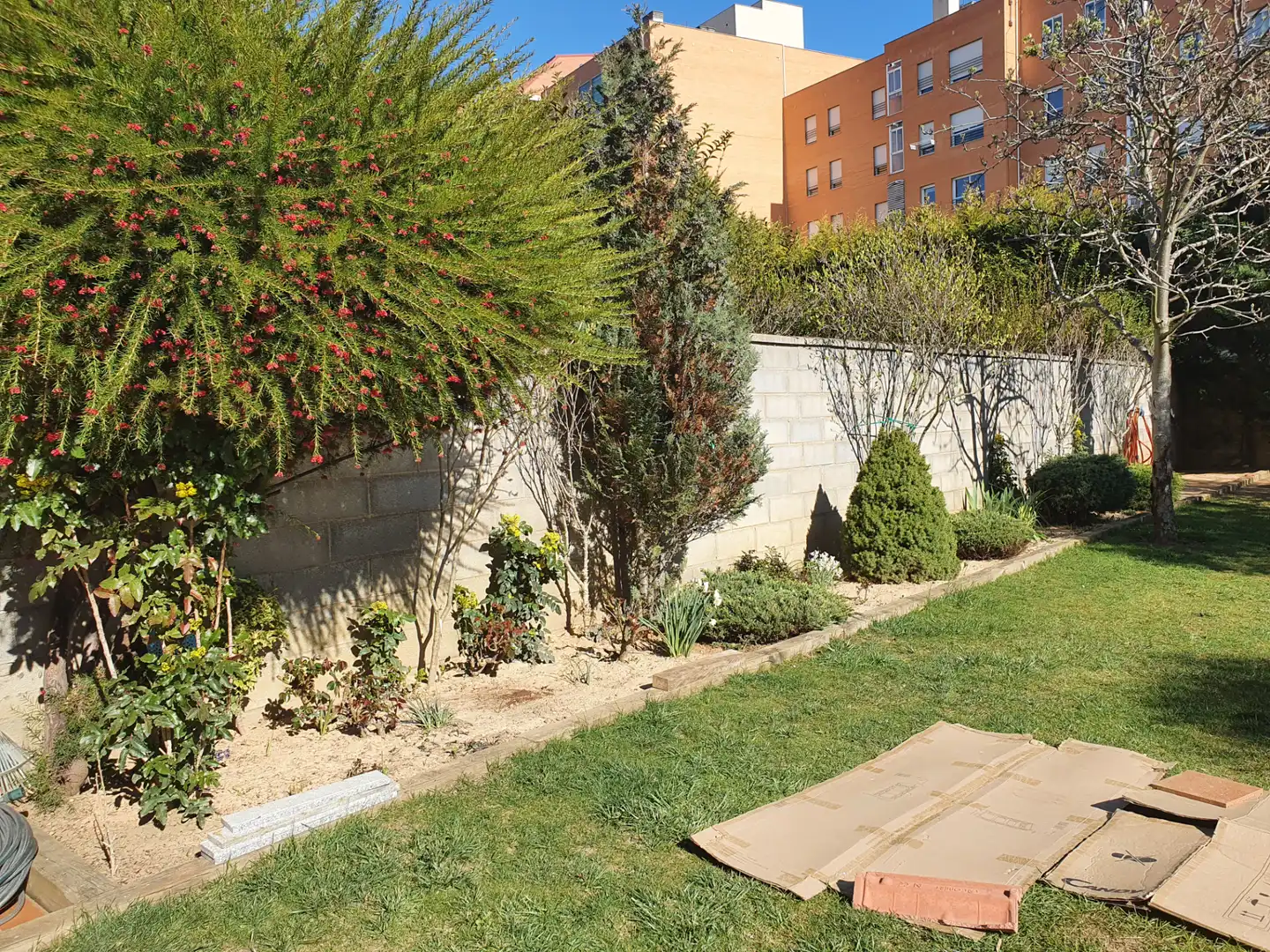 Jardí de Casa o xalet en venda en León Capital  amb Calefacció, Jardí privat i Forn