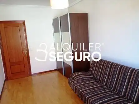 Habitación de Piso de alquiler en Vitoria - Gasteiz con Calefacción y Amueblado