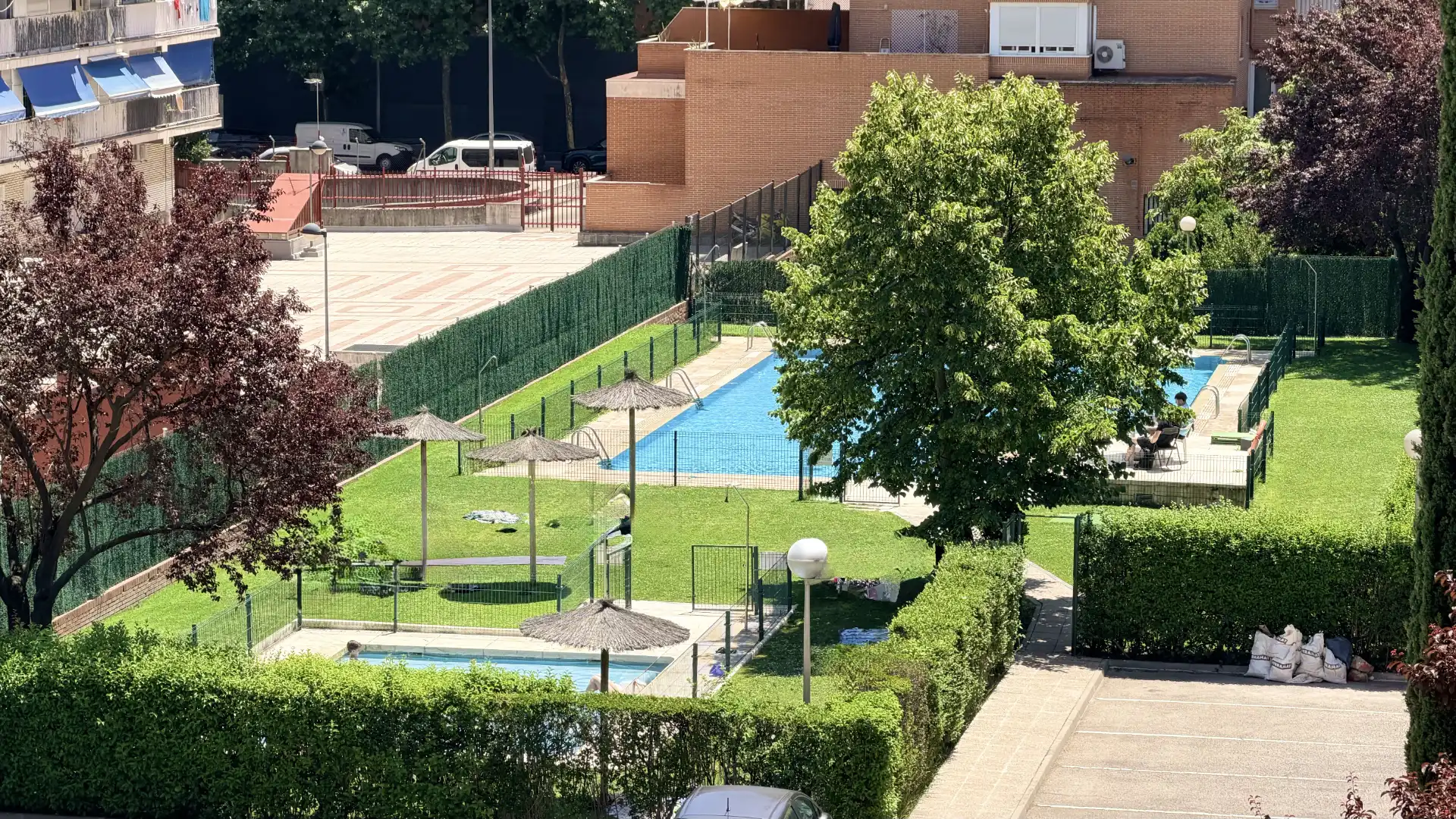 Piscina de Piso en venta en Alcorcón con Calefacción, Jardín privado y Amueblado