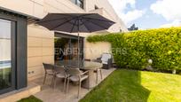 Terrassa de Casa o xalet en venda en  Madrid Capital amb Aire condicionat, Calefacció i Jardí privat