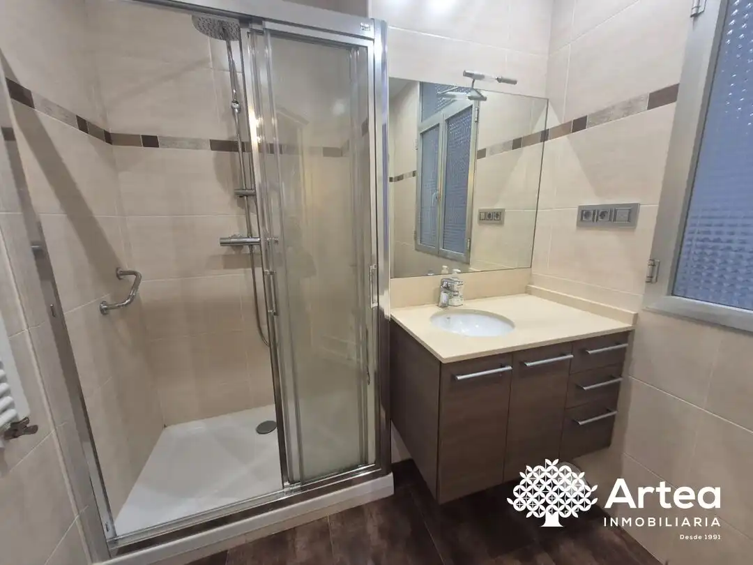 Bathroom of Flat for rent in Bilbao   with Heating, Oven and Washing machine
