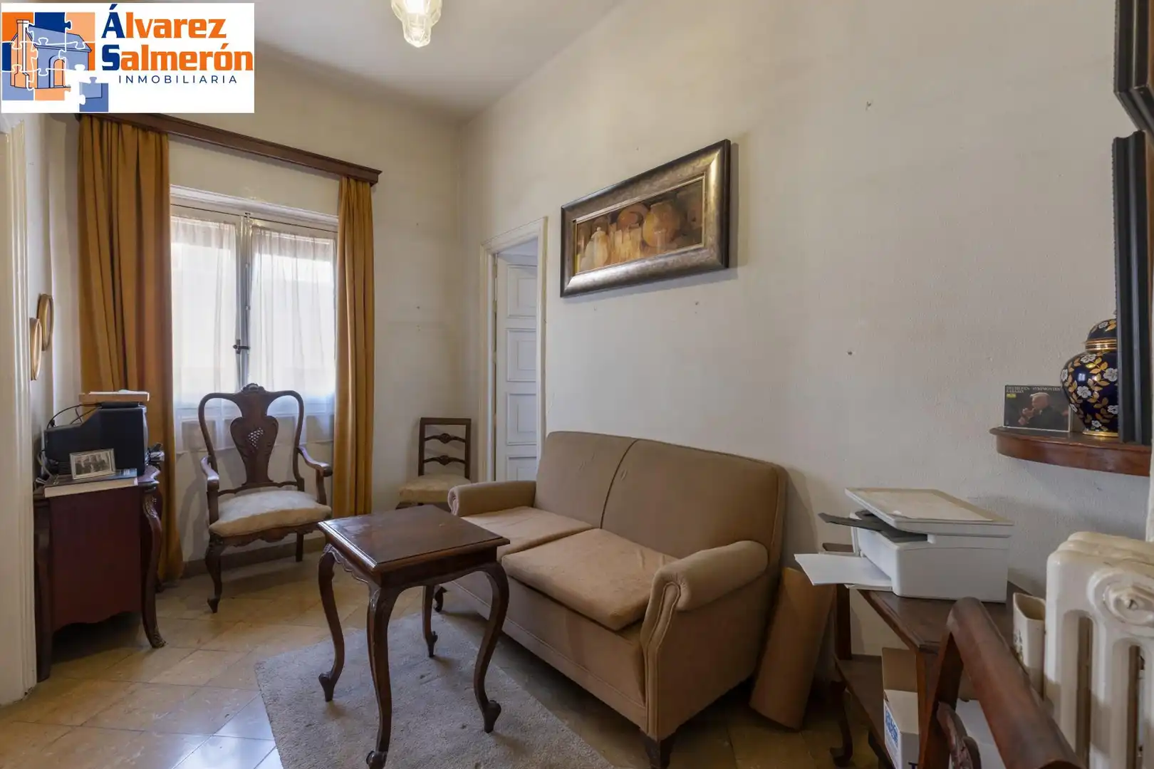 Sala d'estar de Pis en venda en Granada amb Calefacció