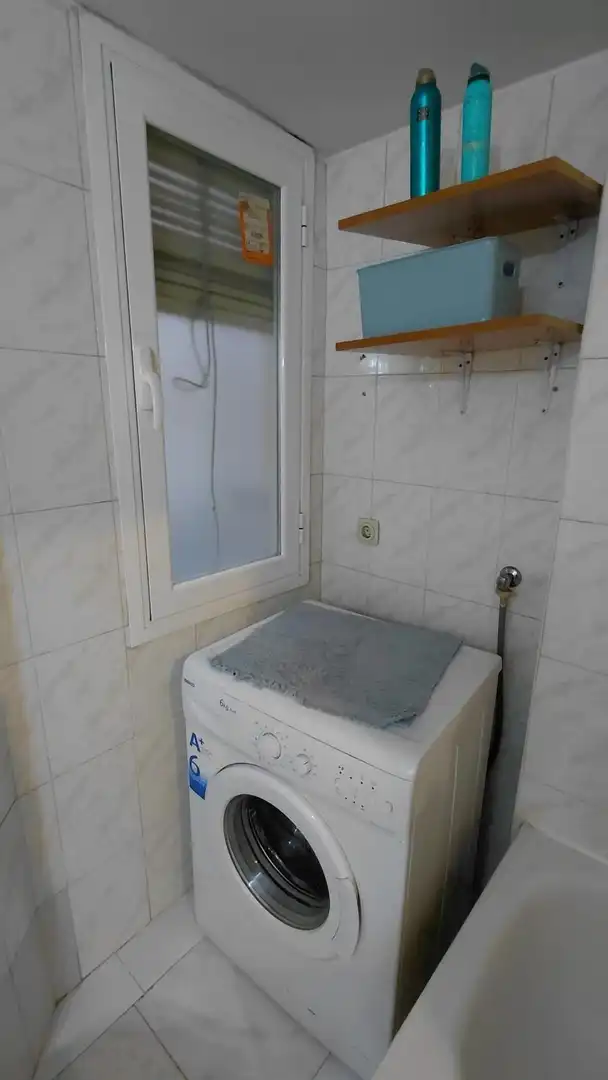 Badezimmer von Büro zum Verkauf in Madrid