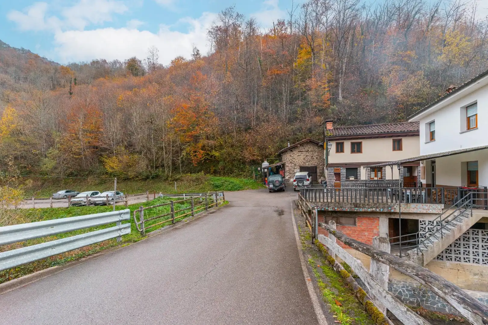 Vista exterior de Casa o chalet en venta en Caso con Calefacción, Jardín privado y Terraza