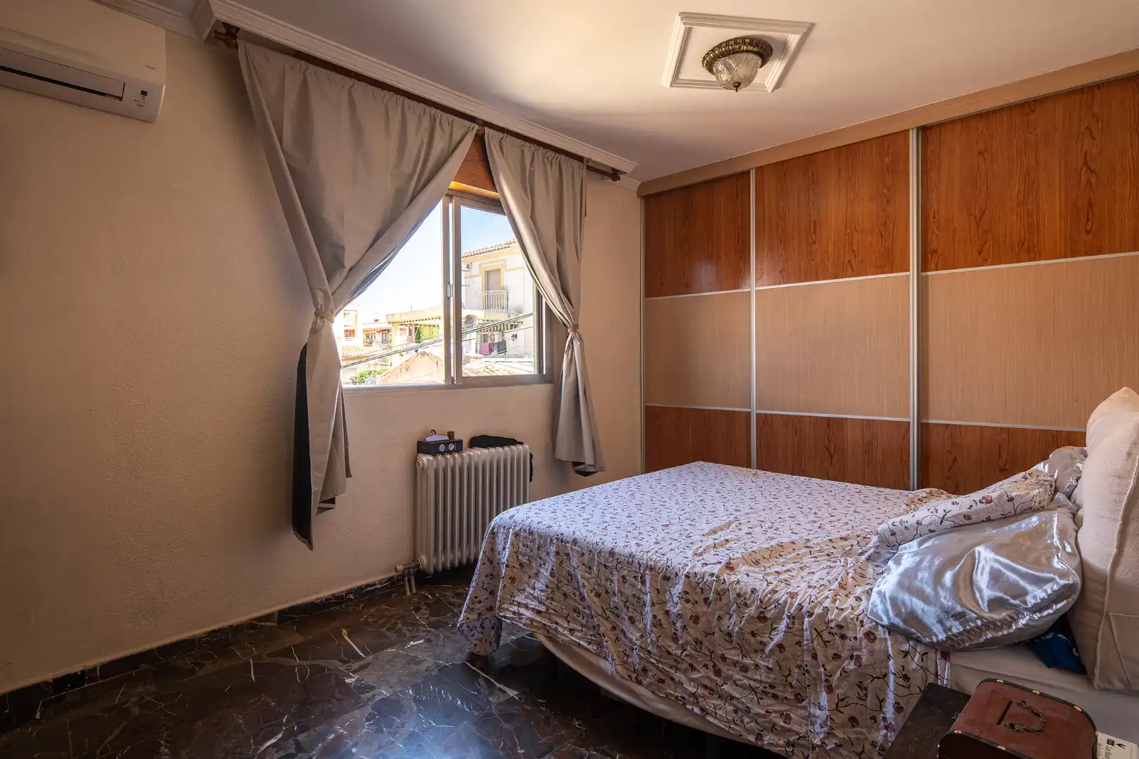 Habitación de Ático en venta en Huétor Vega con Aire acondicionado y Calefacción