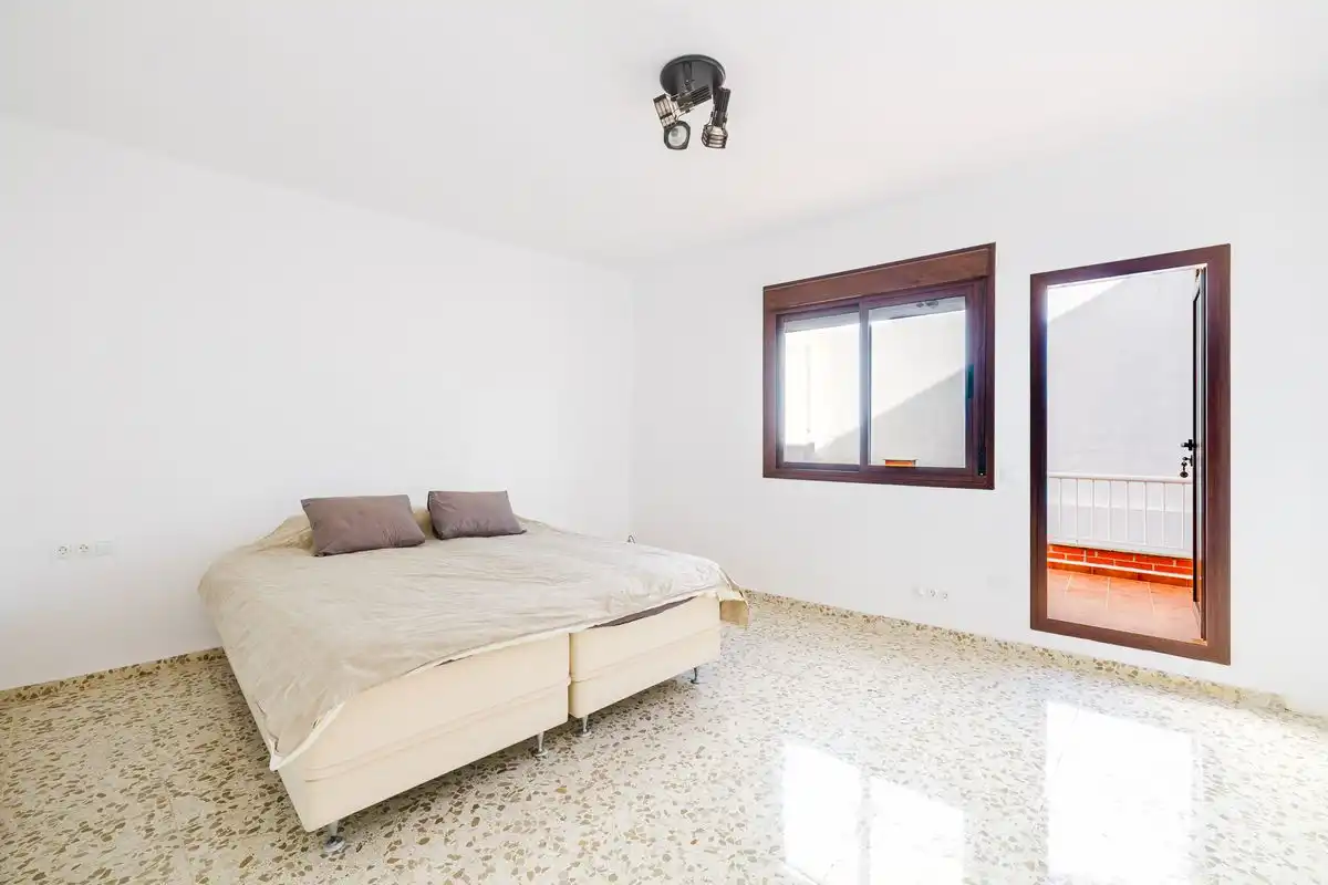Dormitori de Casa adosada en venda en Nerja amb Calefacció, Terrassa i Balcó