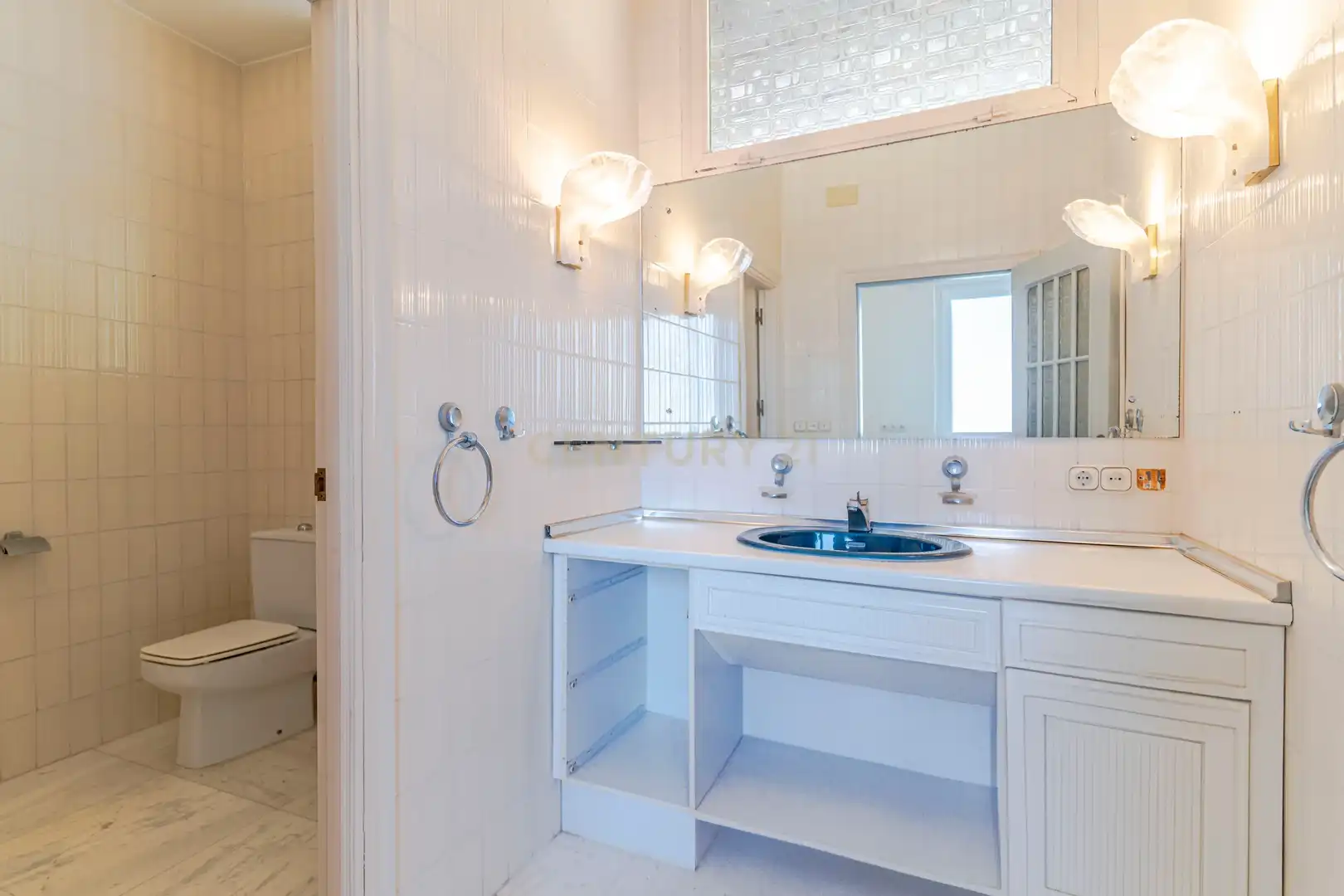 Bathroom of Houses for sale in Almuñécar  with Air Conditioner, Private garden and Storage room