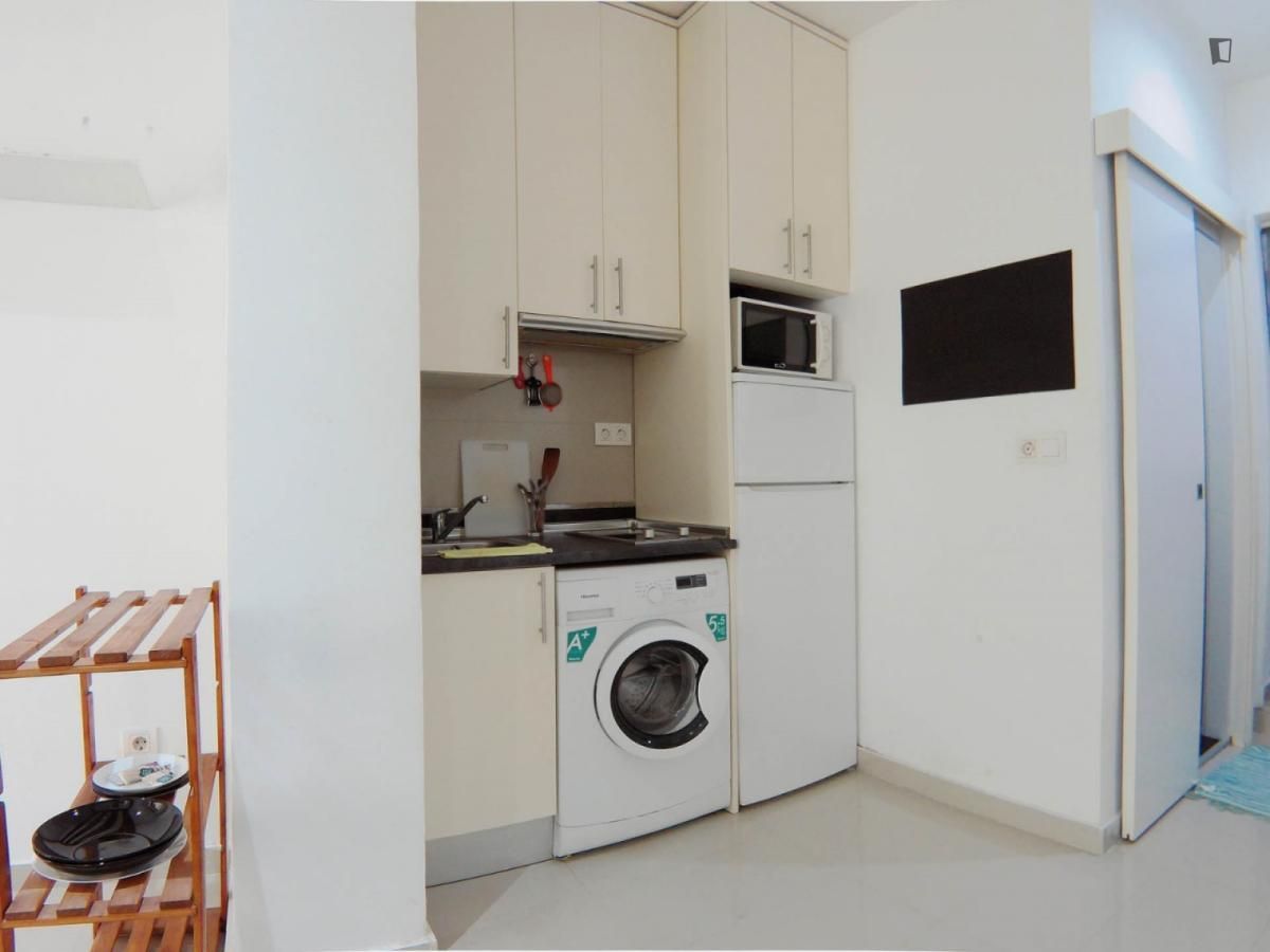 Study to rent in Puerta del Ángel