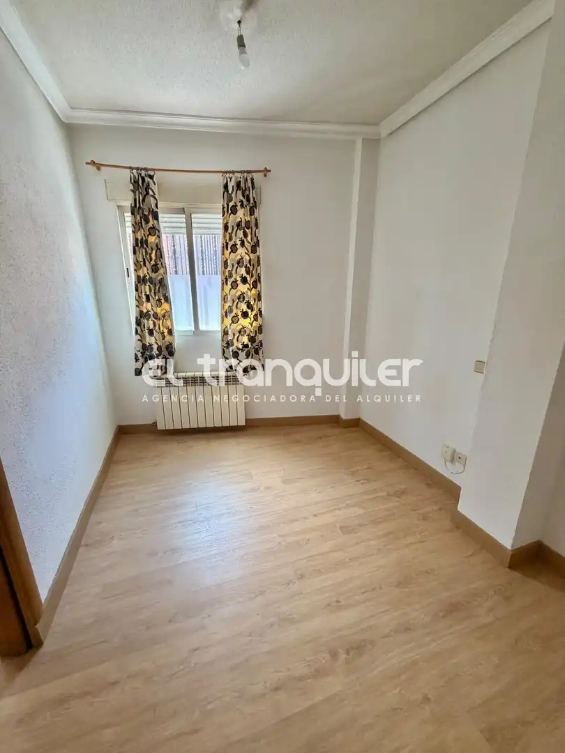 Bedroom of Flat for rent in Madrid  with Terrace and Washing machine