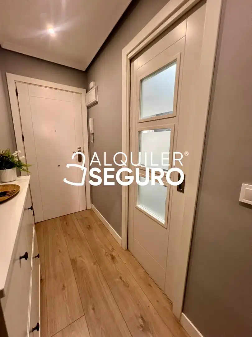 Flat for rent in Madrid  with Air Conditioner, Heating and Furnished