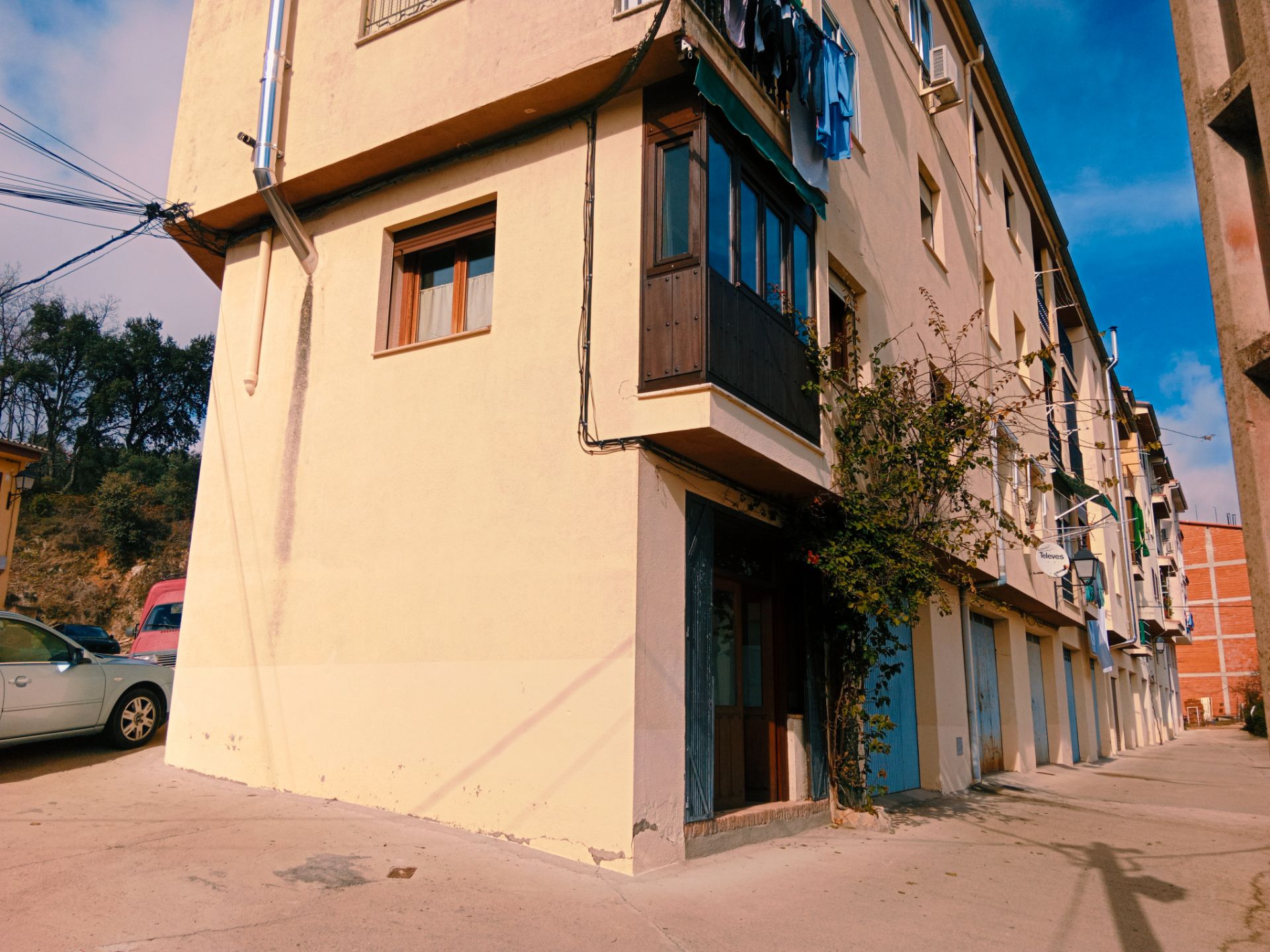 Vista exterior de Casa o xalet en venda en Garganta la Olla amb Parquet, Moblat i Rentadora
