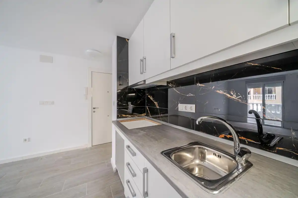 Cocina de Piso en venta en Torrevieja con Calefacción, Terraza y Balcón