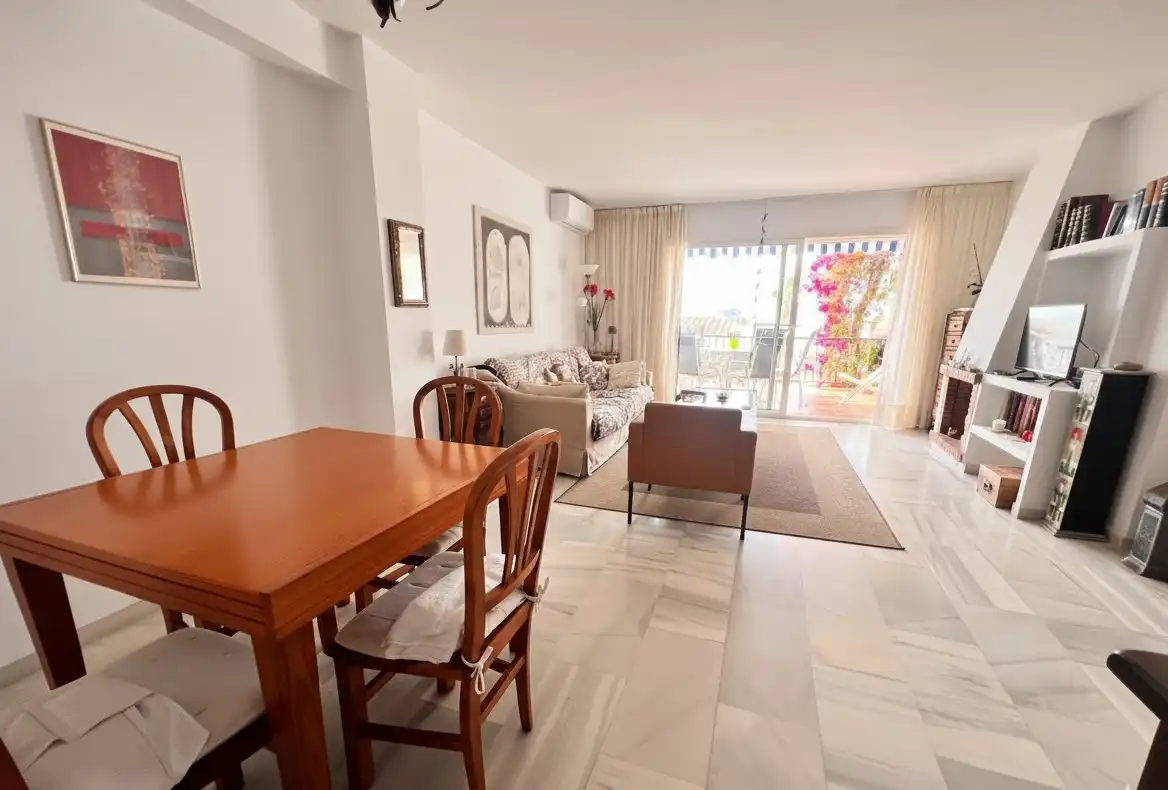Sala d'estar de Apartament de lloguer en Mijas amb Jardí privat, Terrassa i Traster