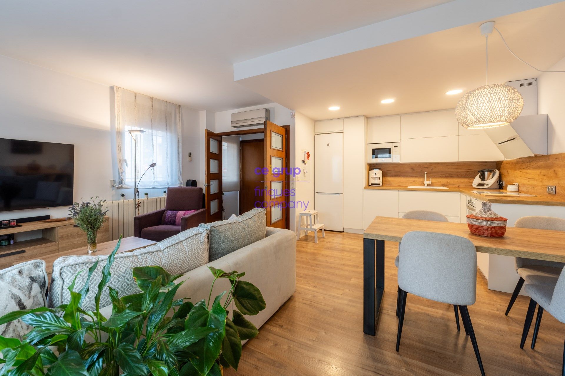 Sala de estar de Casa adosada en venta en Figueres con Calefacción y Terraza