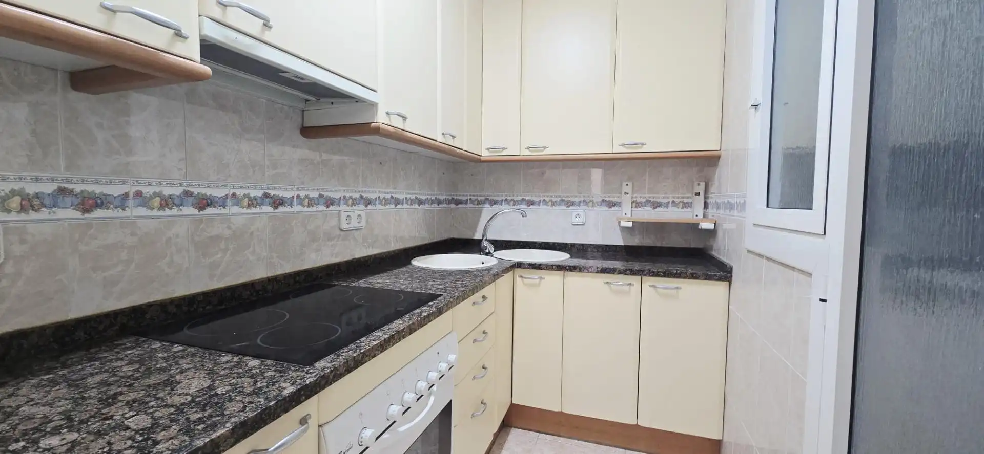 Cuina de Pis en venda en Terrassa amb Calefacció i Parquet
