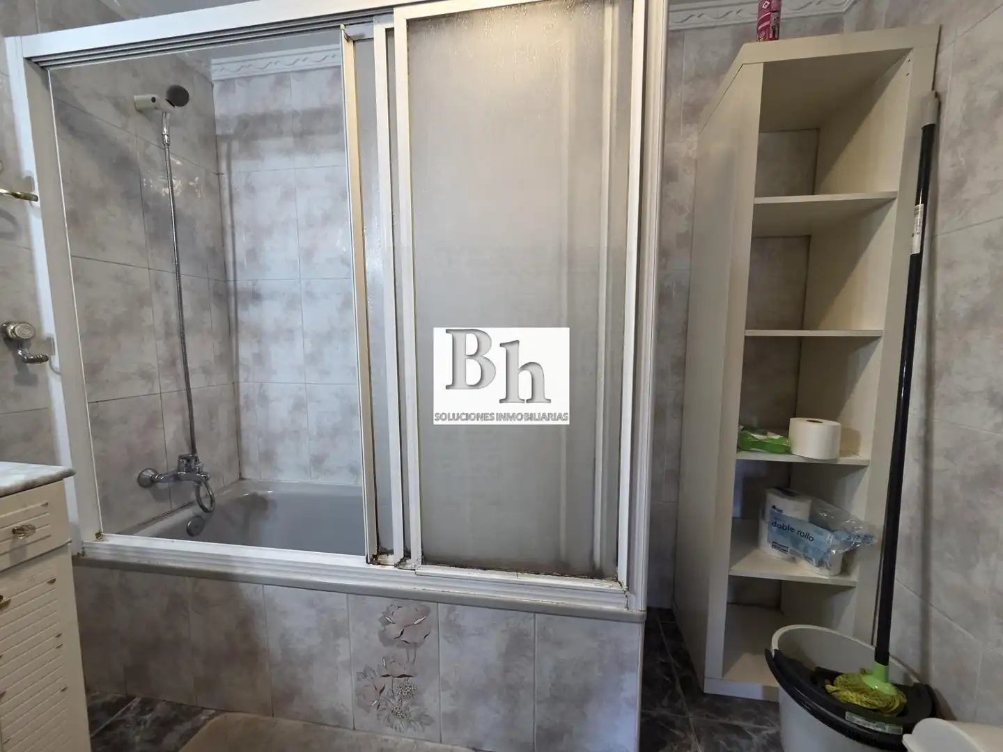Baño de Piso de alquiler en Málaga con Terraza y Amueblado