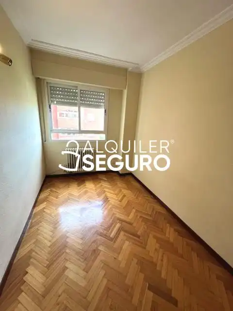 Bedroom of Flat for rent in Madrid  with Heating, Terrace and Furnished
