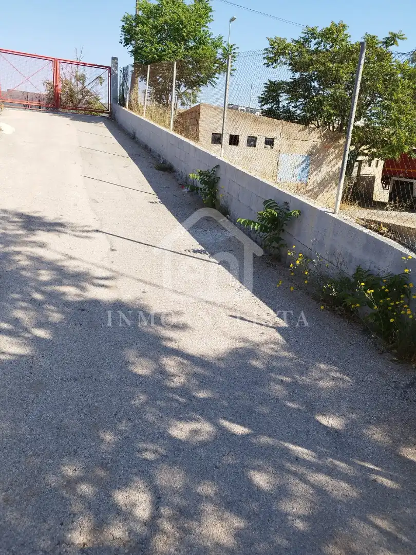 Außenansicht von Fabrikhallen zum Verkauf in Requena