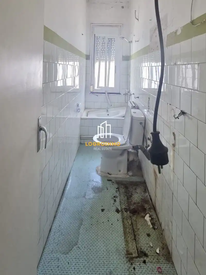 Baño de Piso en venta en  Logroño con Calefacción