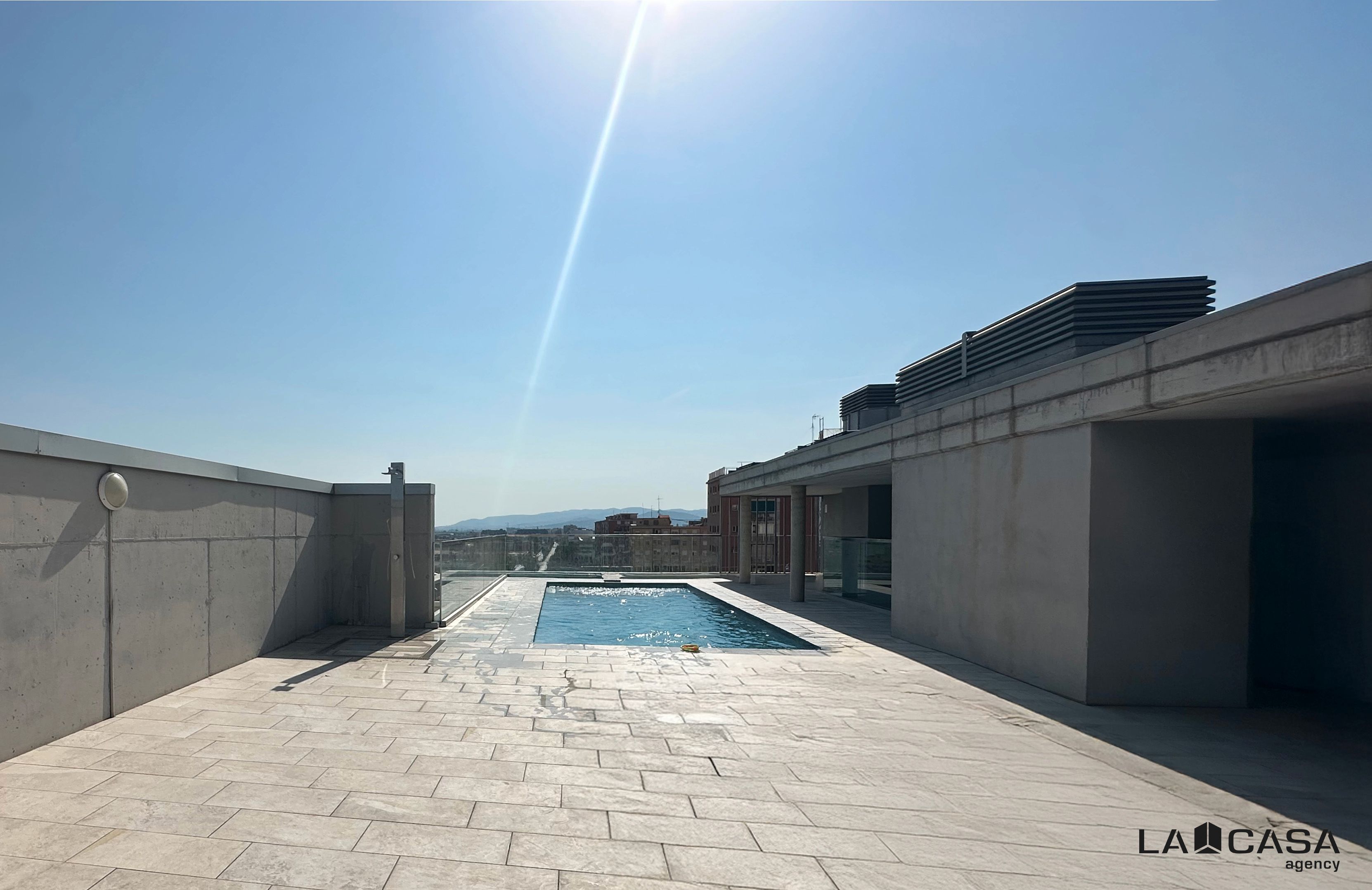Piscina de Pis en venda en L'Hospitalet de Llobregat amb Traster, Piscina i Balcó