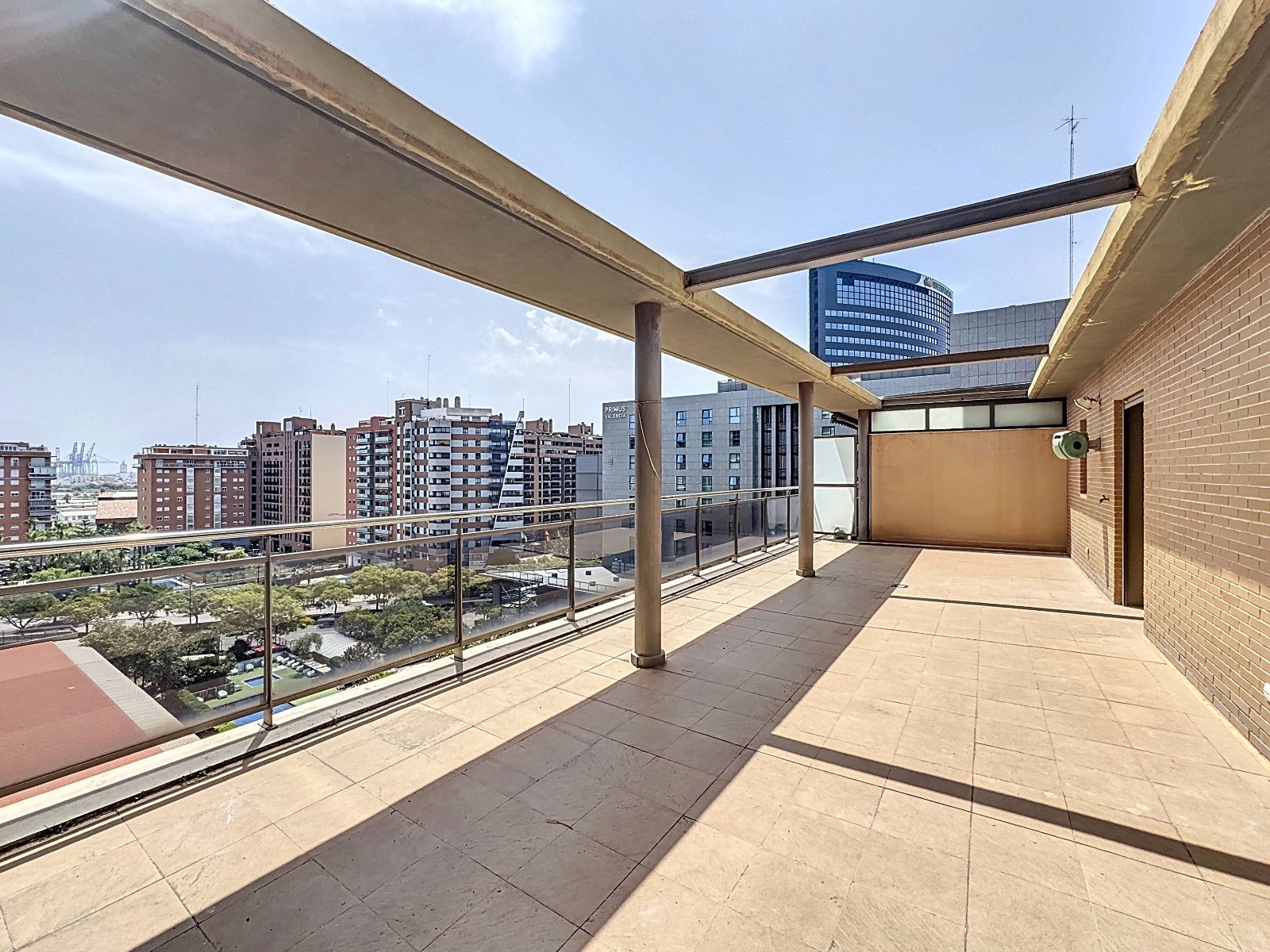 Terrassa de Àtic de lloguer en  Valencia Capital amb Aire condicionat, Calefacció i Parquet