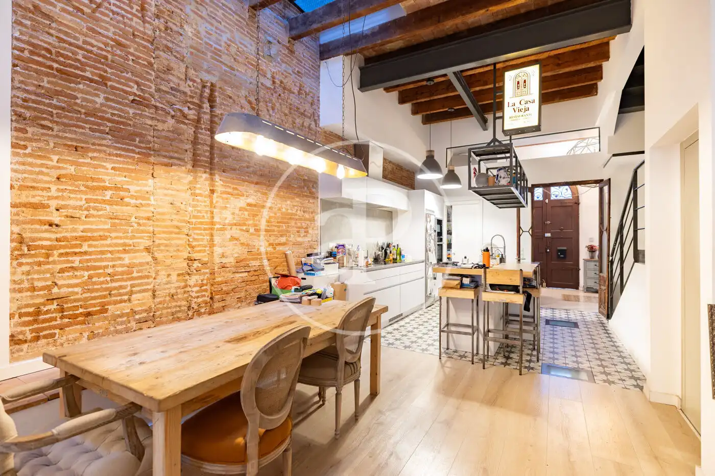 Casa amb terrassa en venda a Carrer de Bertran
