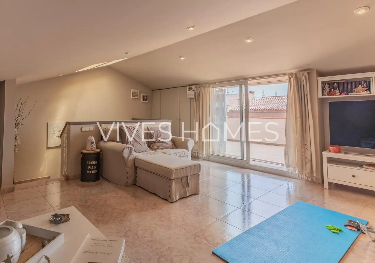 Living room of Houses for sale in Mataró  with Air Conditioner, Heating and Terrace