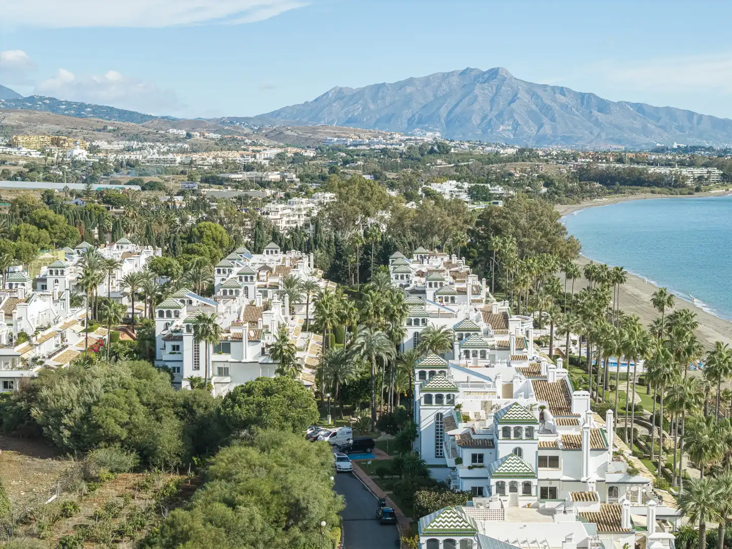 Außenansicht von Dachboden zum Verkauf in Estepona mit Klimaanlage, Terrasse und Abstellraum