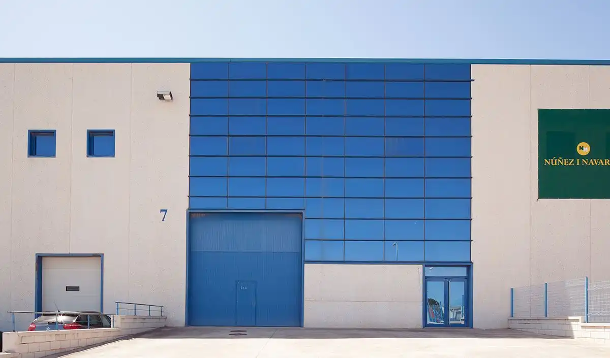 Außenansicht von Fabrikhallen zur Miete in Valls