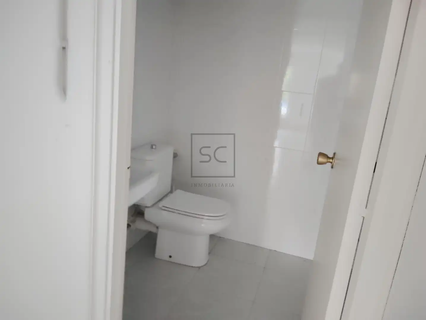 Badezimmer von Büro zum Verkauf in Ferrol