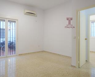 Flat for sale in  Sevilla Capital  with Air Conditioner, Storage room and Balcony