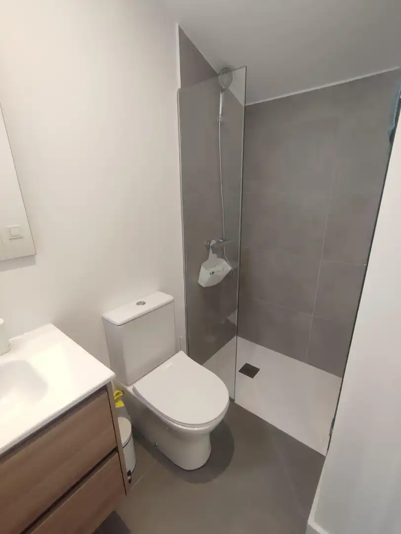 Baño de Dúplex de alquiler en Palamós con Aire acondicionado, Terraza y Amueblado
