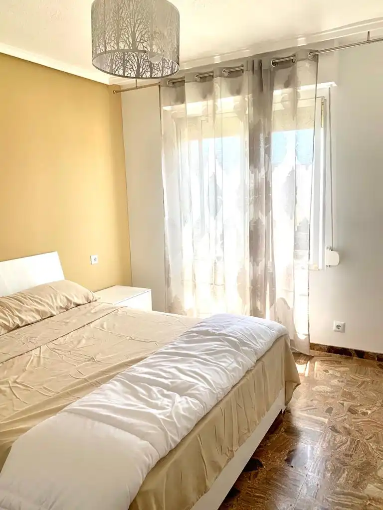 Dormitori de Apartament en venda en Alicante / Alacant amb Aire condicionat, Terrassa i Moblat