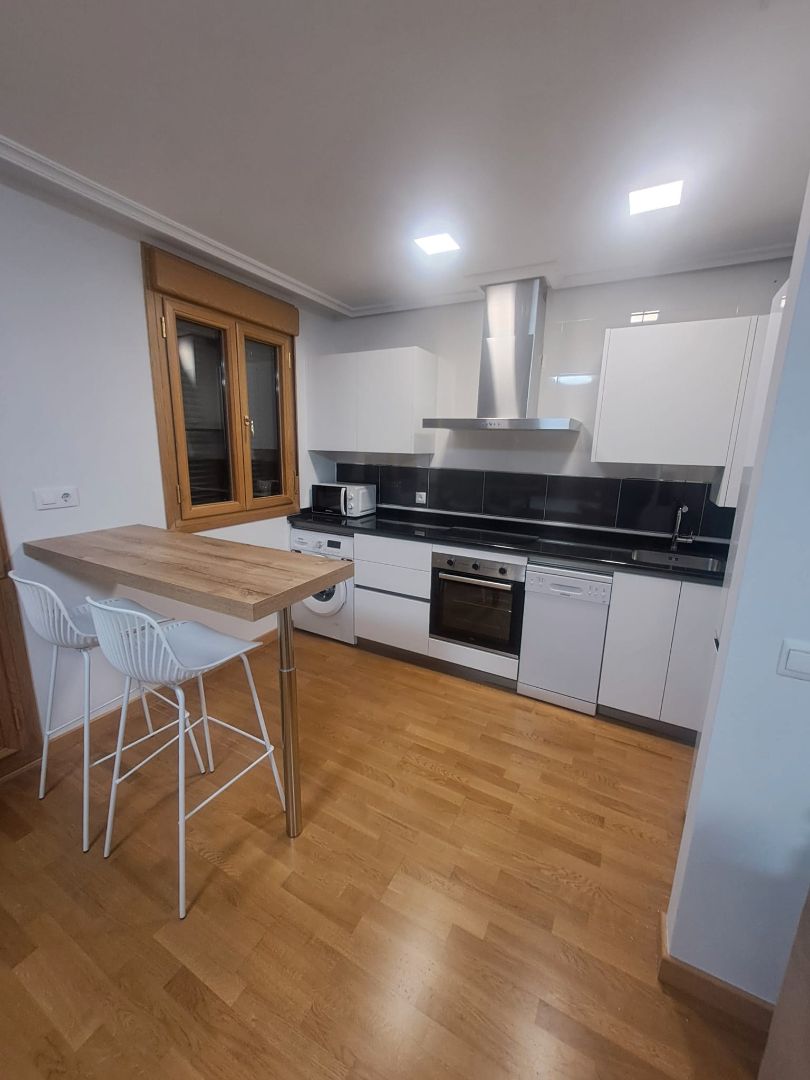 Cuina de Apartament en venda en Santa Marta de Tormes amb Calefacció, Parquet i Moblat