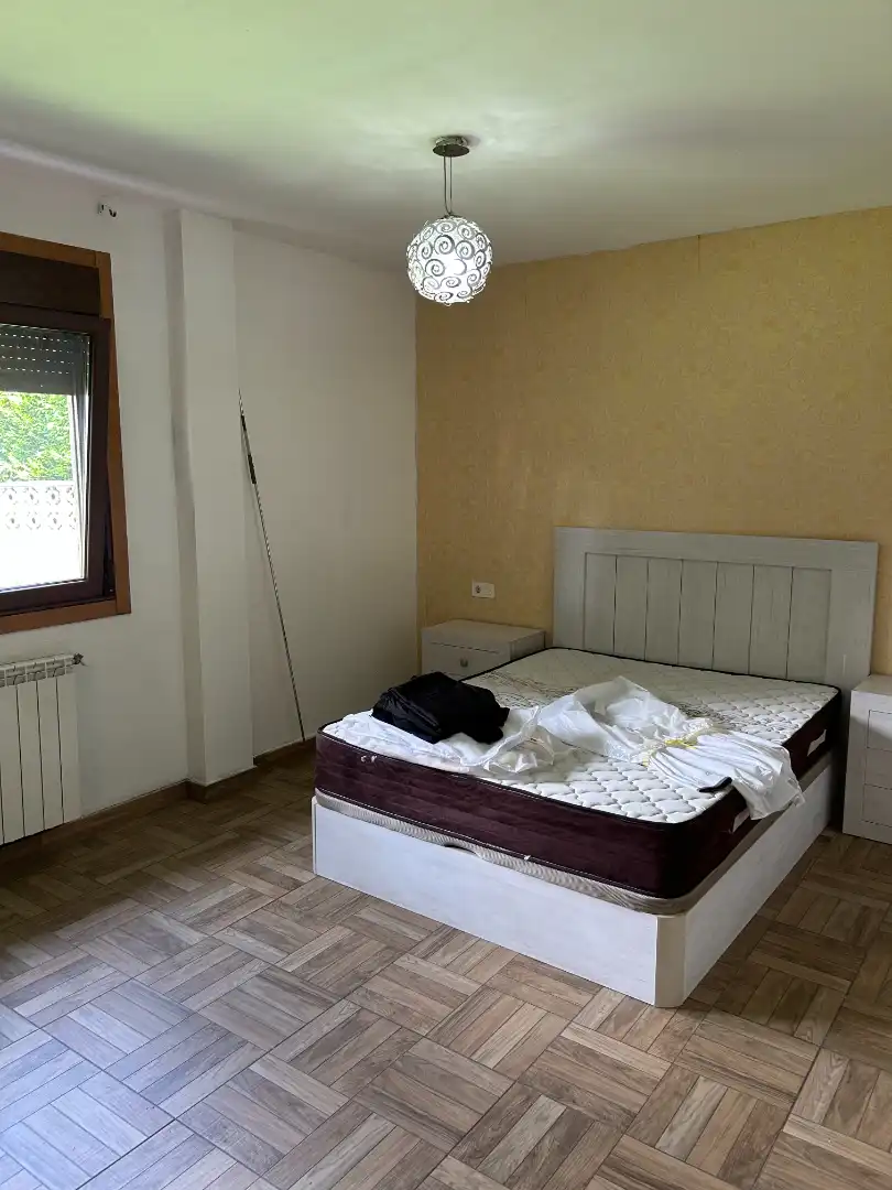 Dormitori de Casa o xalet en venda en Tomiño amb Calefacció, Jardí privat i Moblat