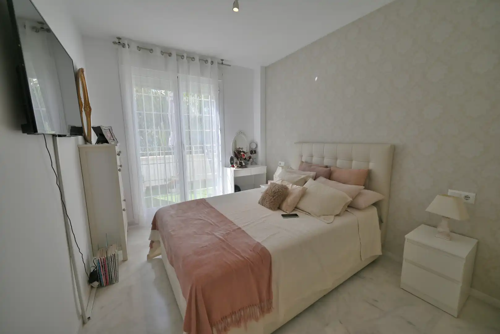 Dormitori de Apartament en venda en Benalmádena amb Aire condicionat, Piscina i Balcó