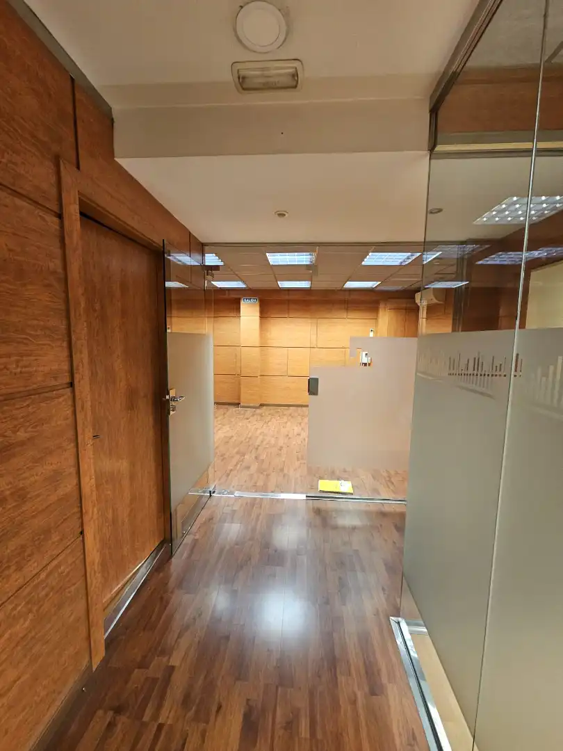 Büro zur Miete in Barcelona mit Klimaanlage und Balkon