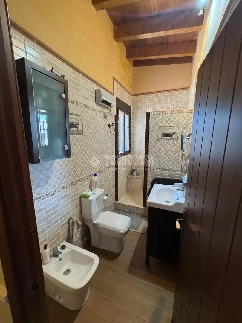 Baño de Finca rústica en venta en Utrera con Aire acondicionado, Calefacción y Amueblado