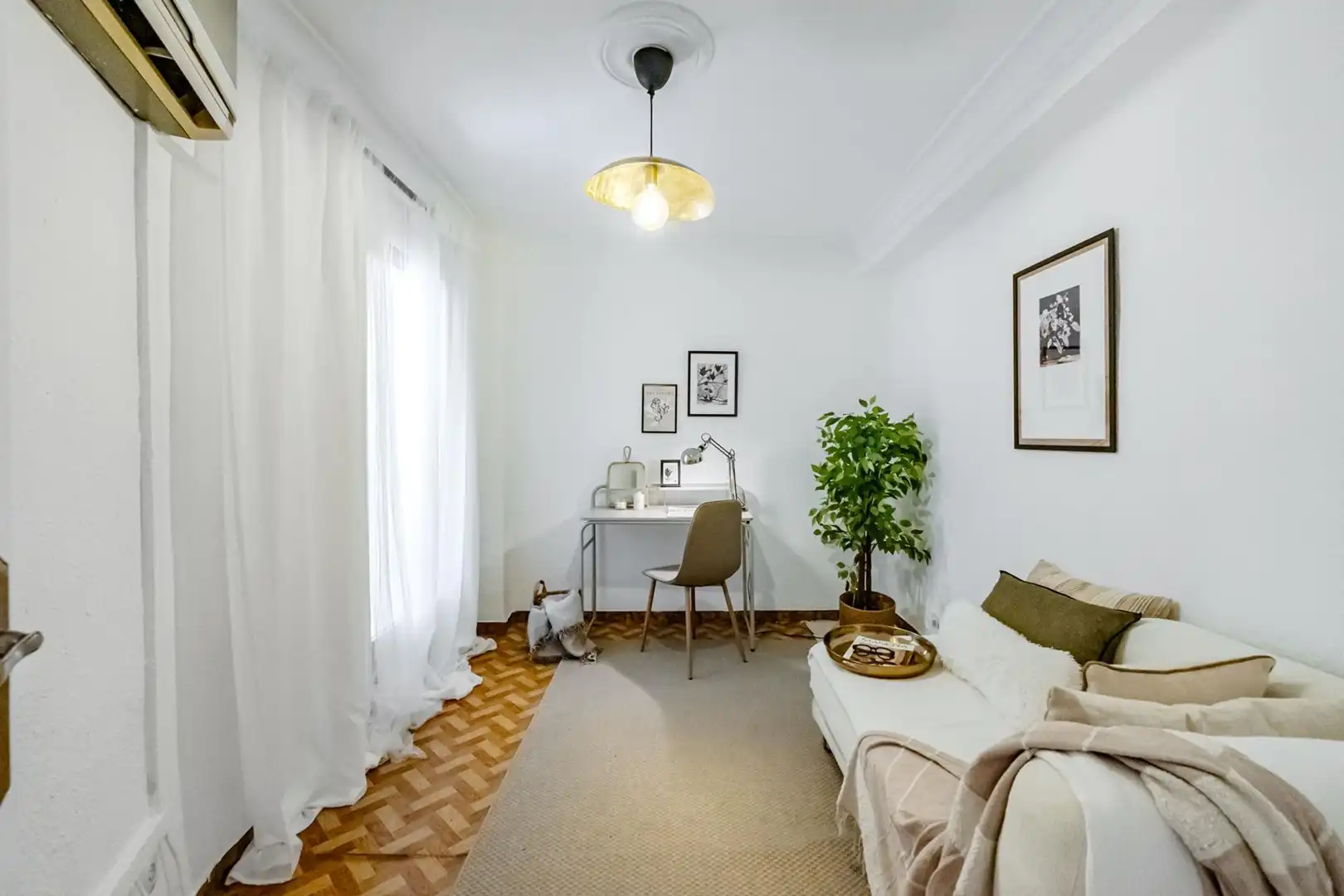 Bedroom of Flat for sale in Madrid  with Air Conditioner, Terrace and Balcony