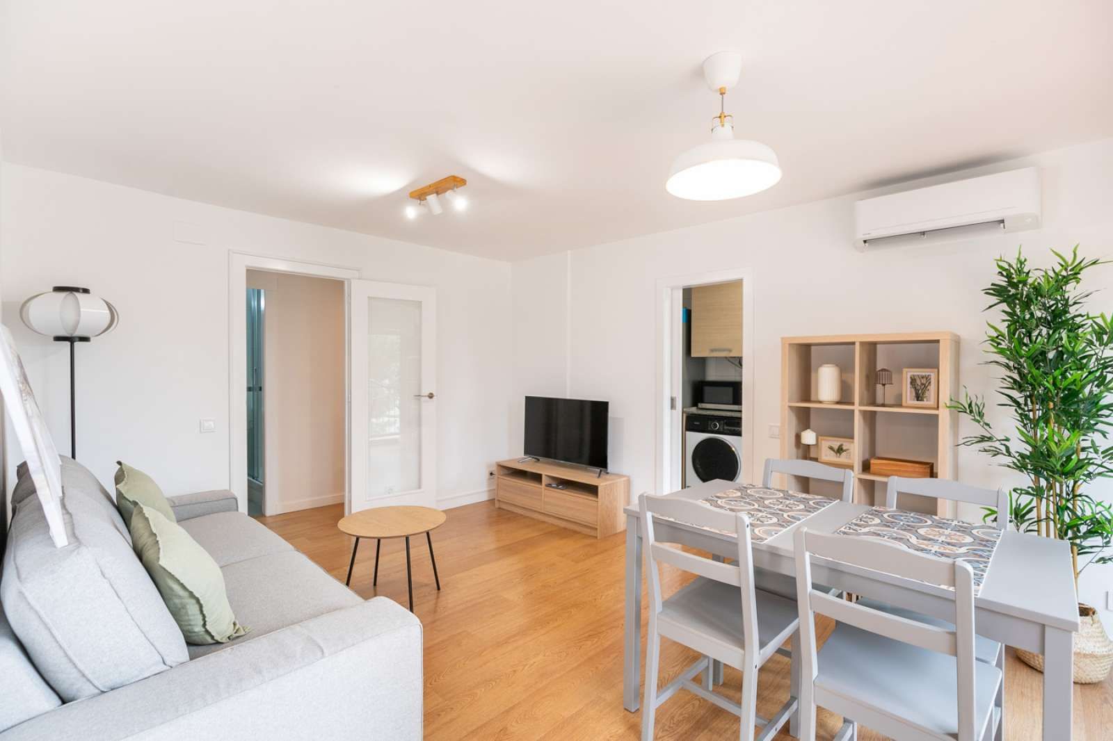 Apartment to share in Montbau