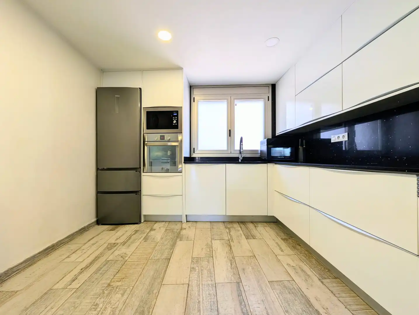 Cocina de Casa adosada en venta en Badalona con Parquet, Terraza y Trastero