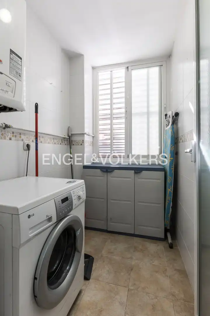 Bathroom of Flat for sale in Madrid  with Air Conditioner, Heating and Parquet flooring