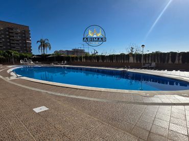Ground floor with pool for sale in Avenida Central 54