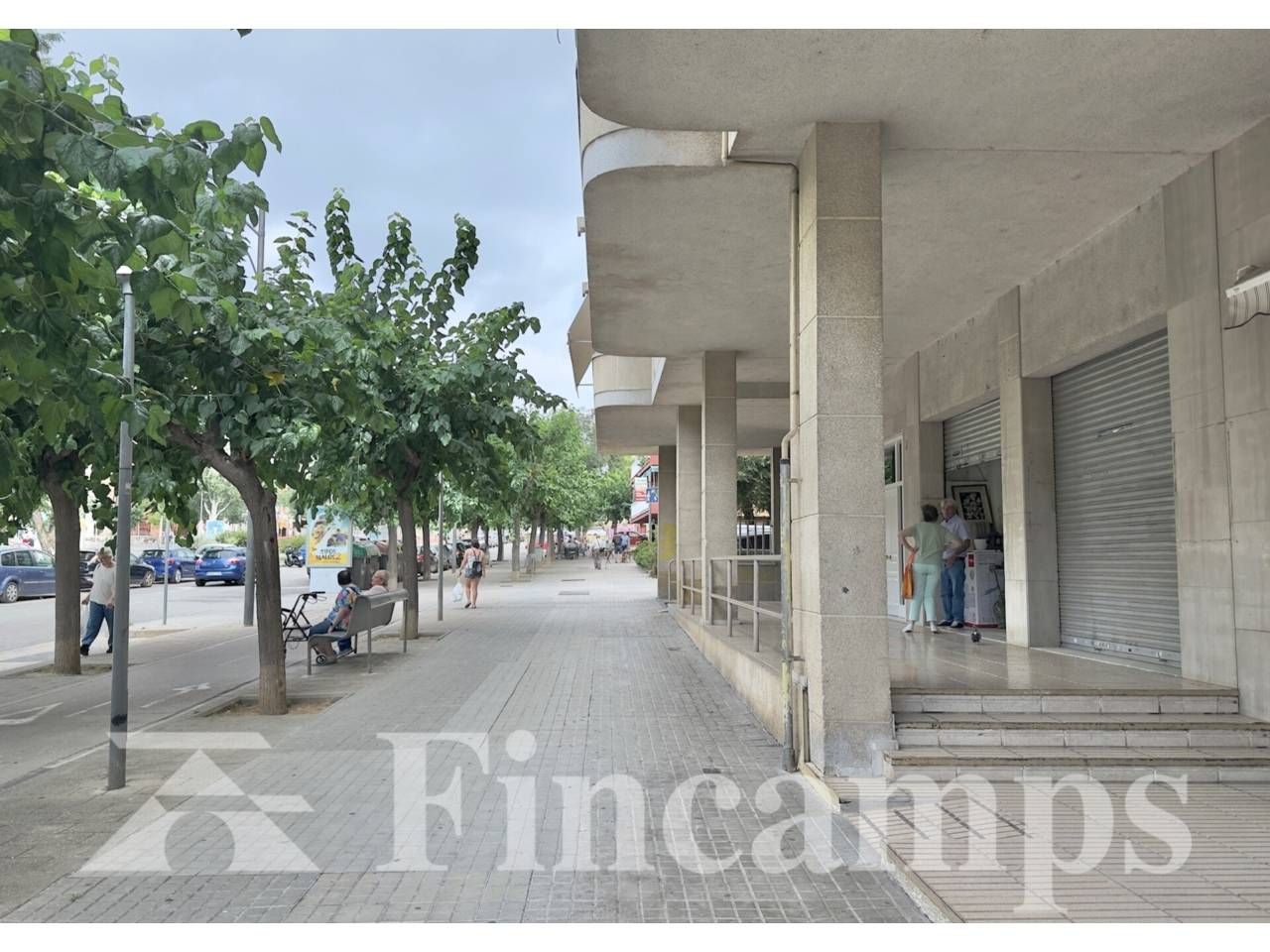 Vista exterior de Local en venta en Sabadell