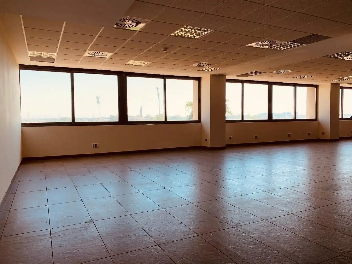 Oficina de alquiler en Santiponce