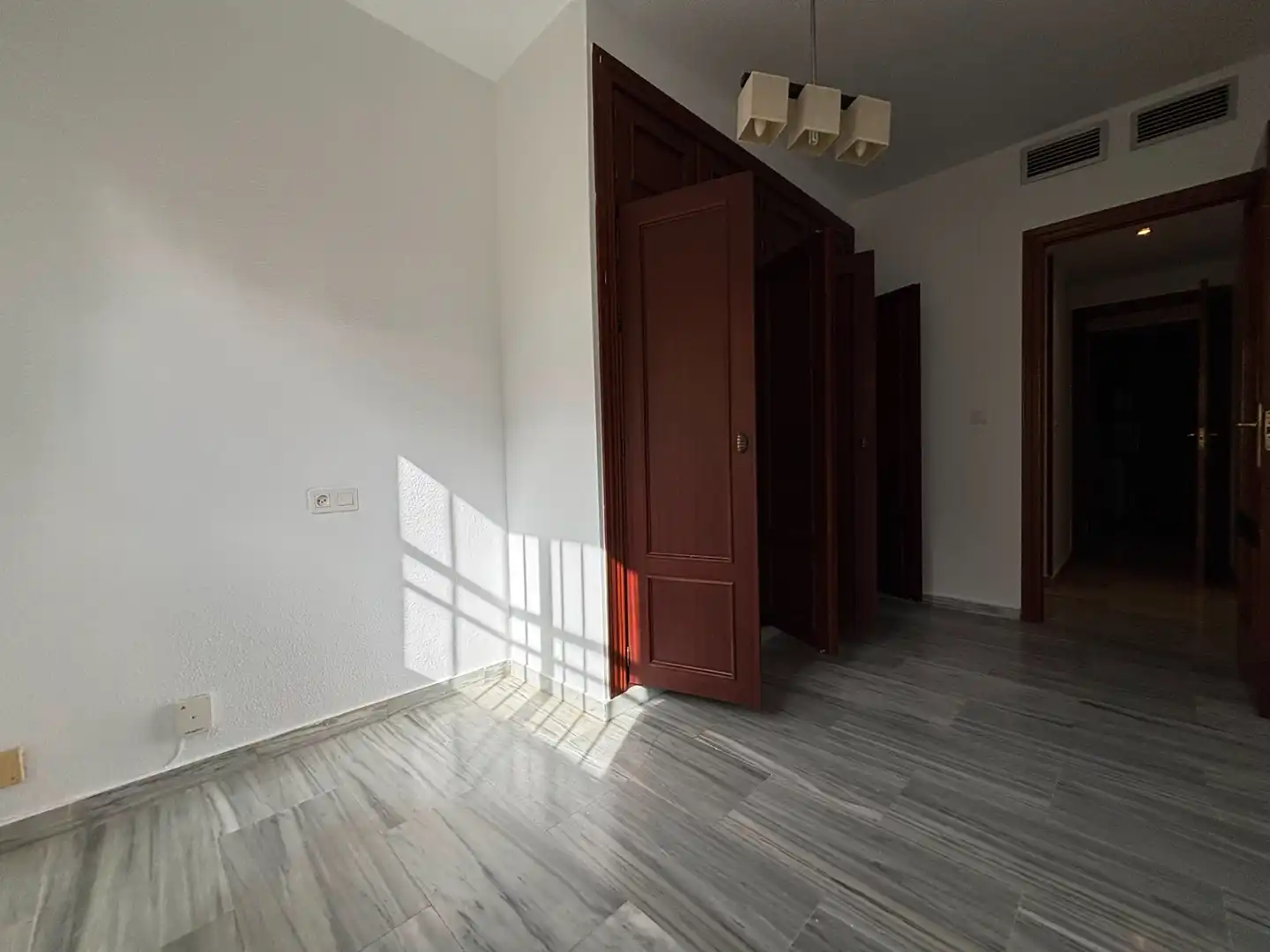 Flat for rent in Granada  with Air Conditioner, Heating and Washing machine